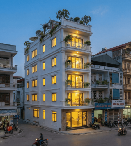 Kiến Trúc Nhà Phố Lô Góc 5 Tầng: Bản Giao Hưởng Của Ánh Sáng Và Mảng Xanh